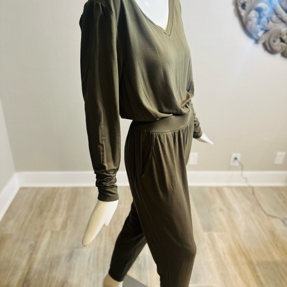 G by Giuliana Jumpsuit With Pockets - Picture 4 of 11